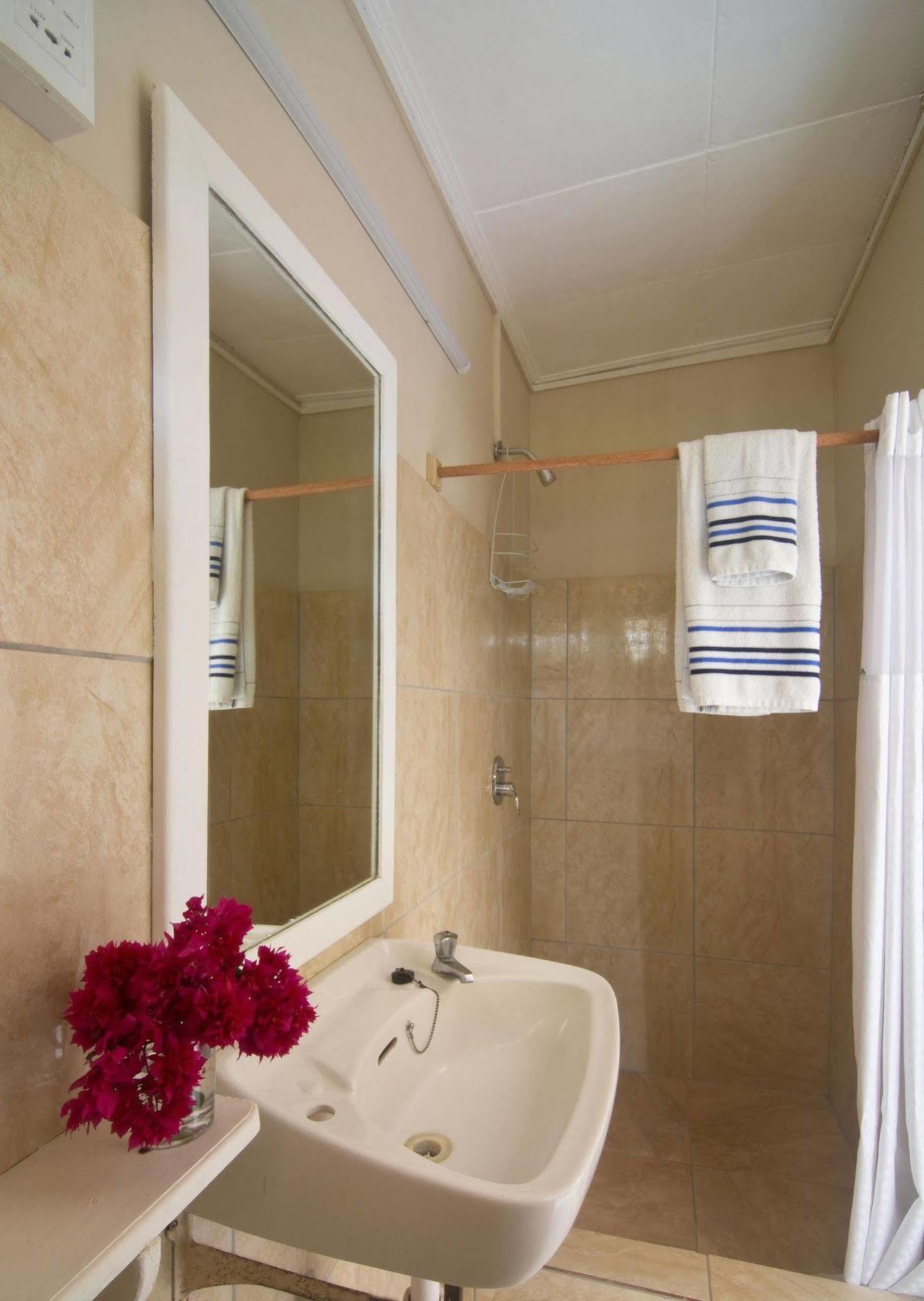 Keegans Beachside Hotell Bequia Island Eksteriør bilde